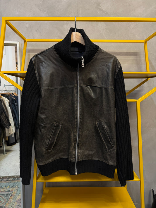 brown and black zip up jumper