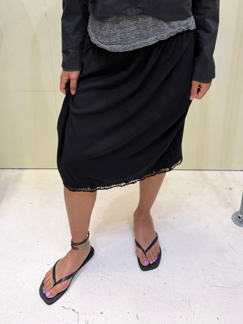 Lace hem midi skirt medium