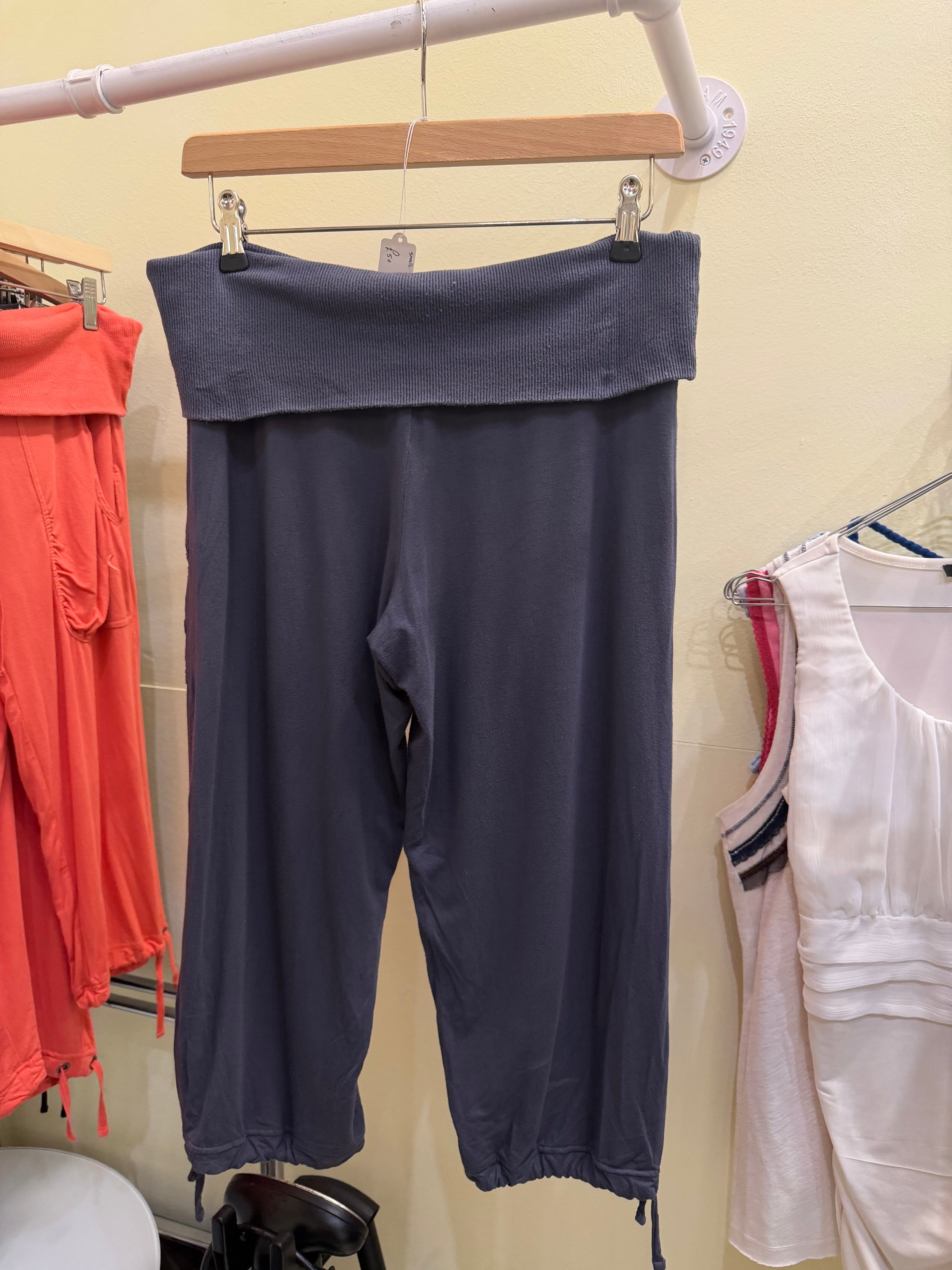 Foldover capris small navy