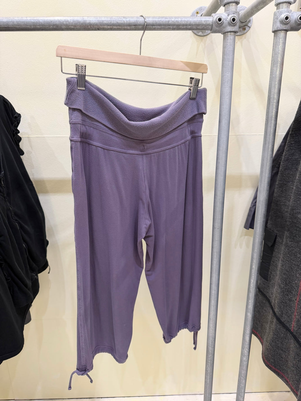 Fold over capris small