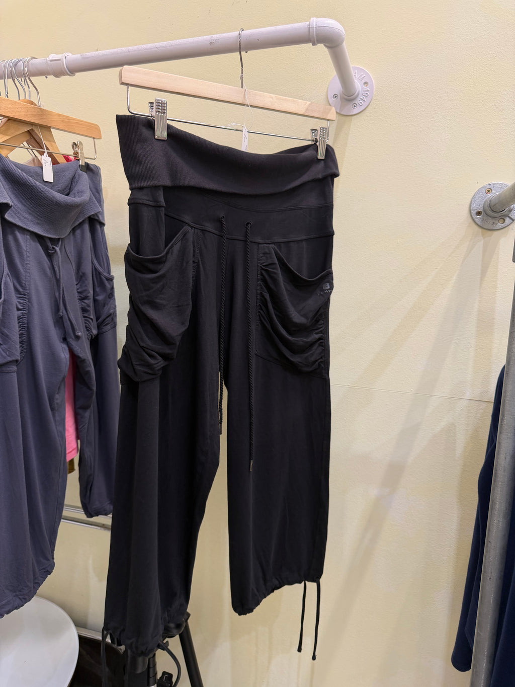 Foldover capris black m/