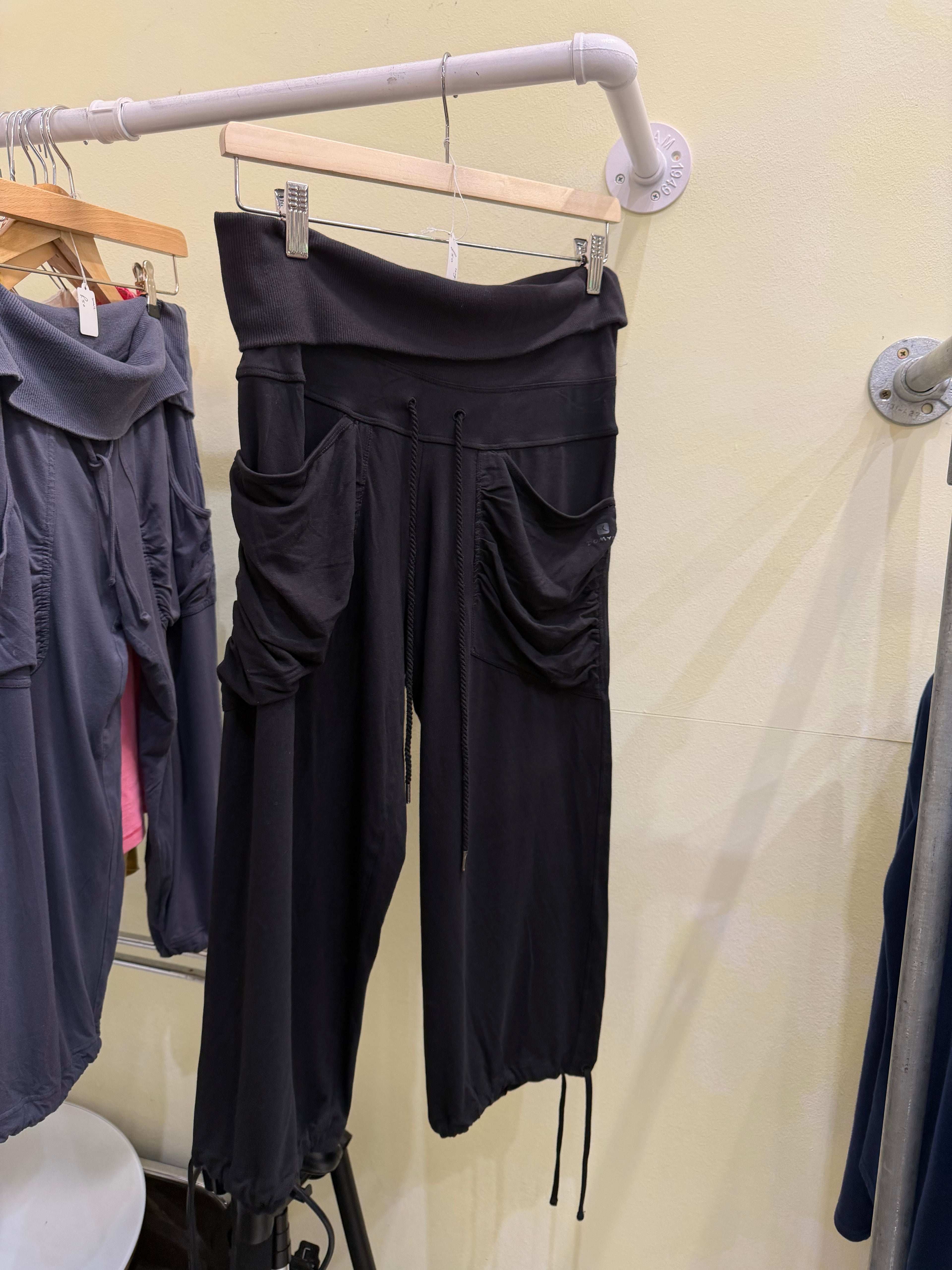 Foldover capris black m/L