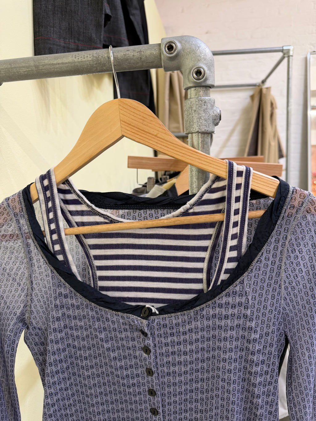 Double layered mesh top medium