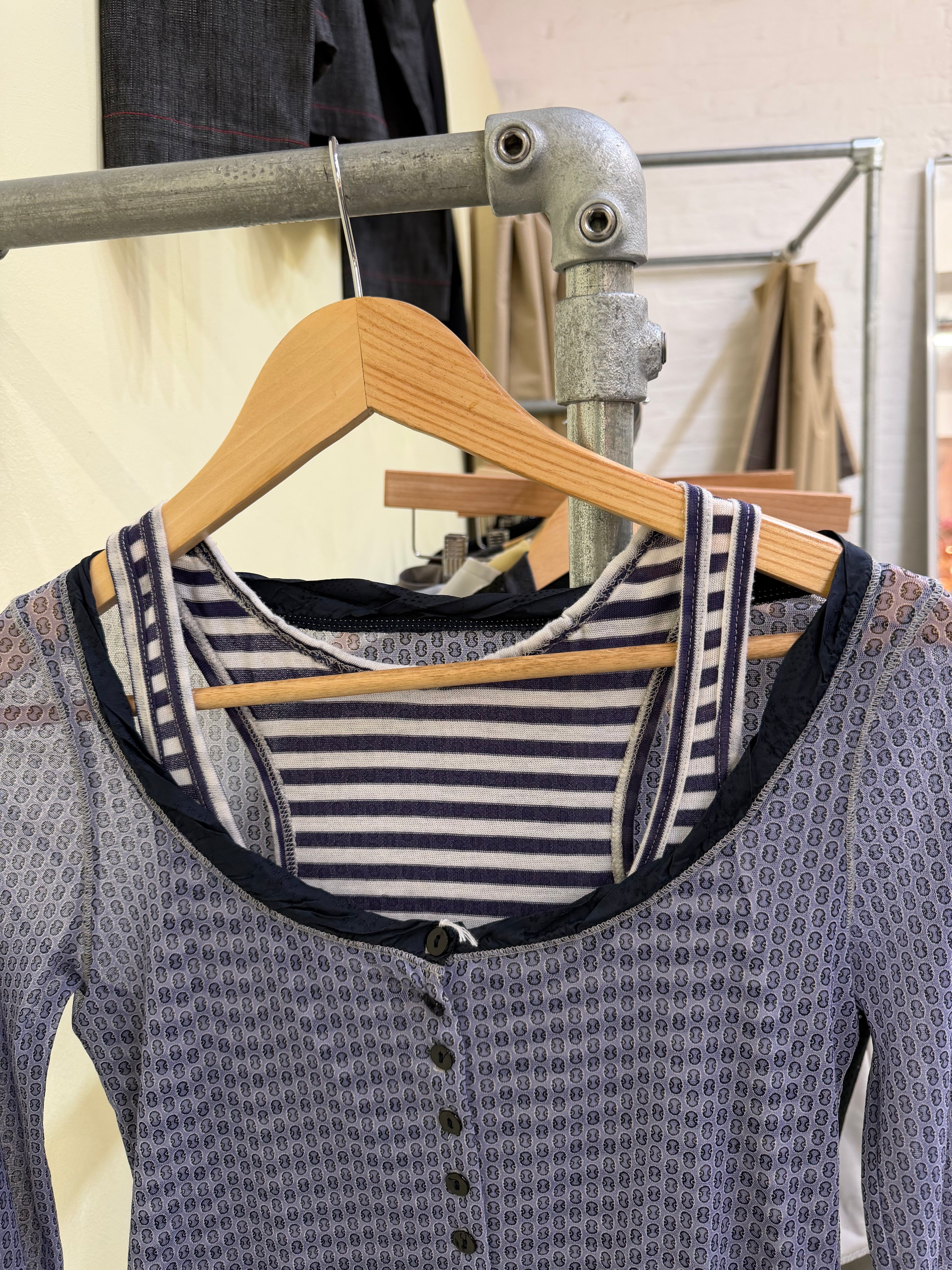Double layered mesh top medium