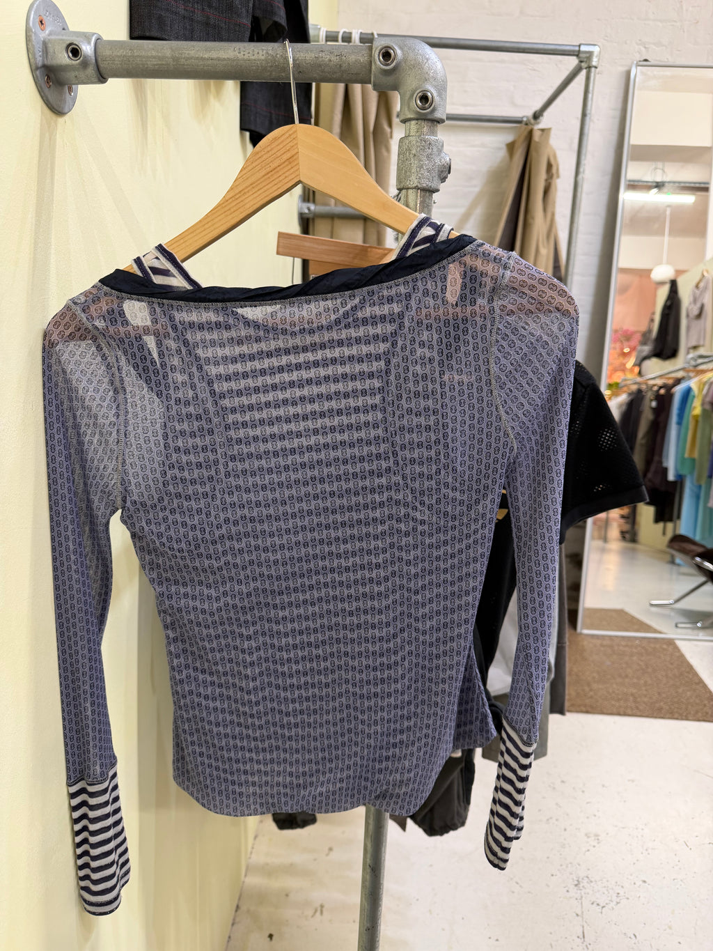 Double layered mesh top medium