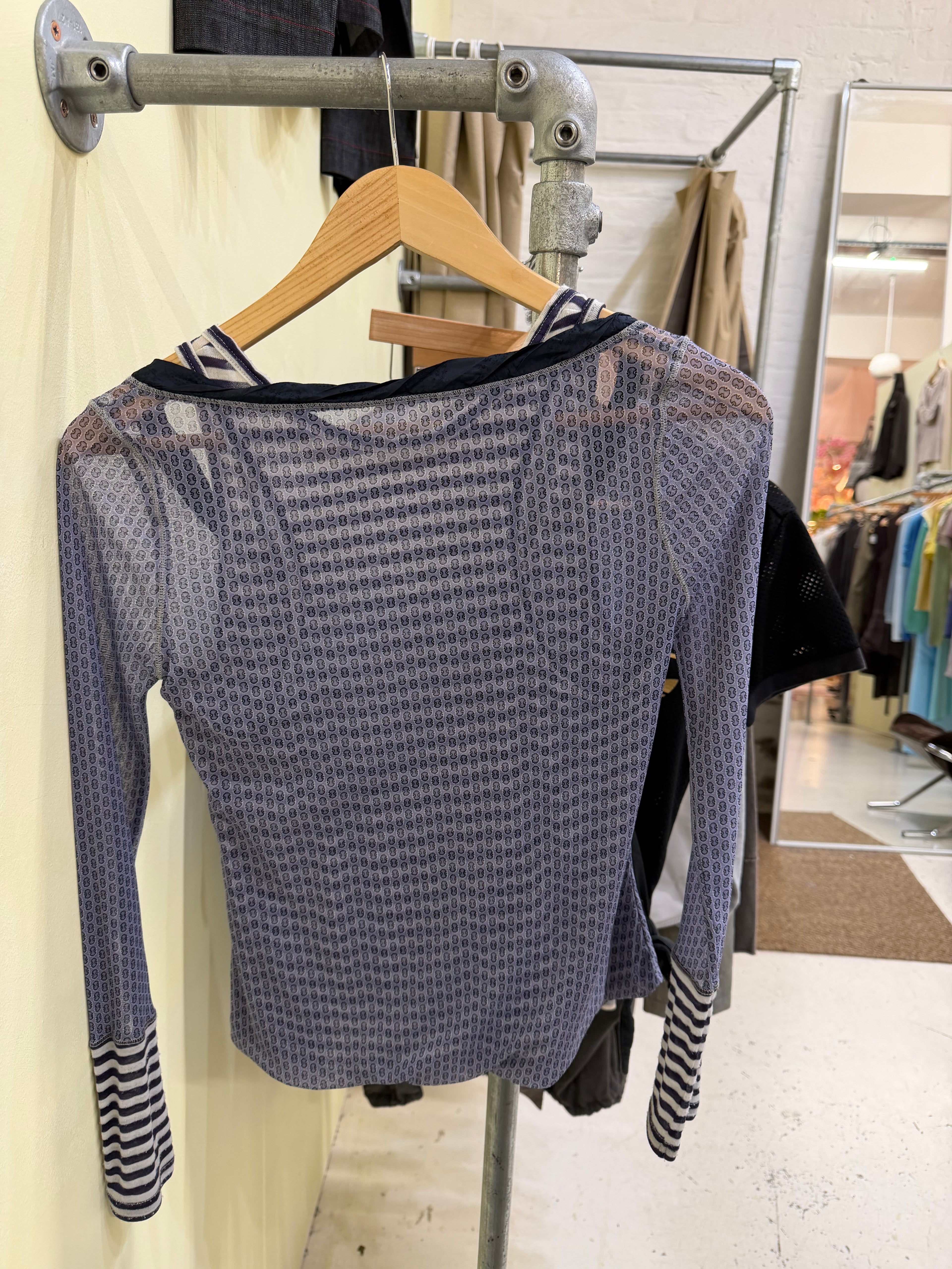 Double layered mesh top medium
