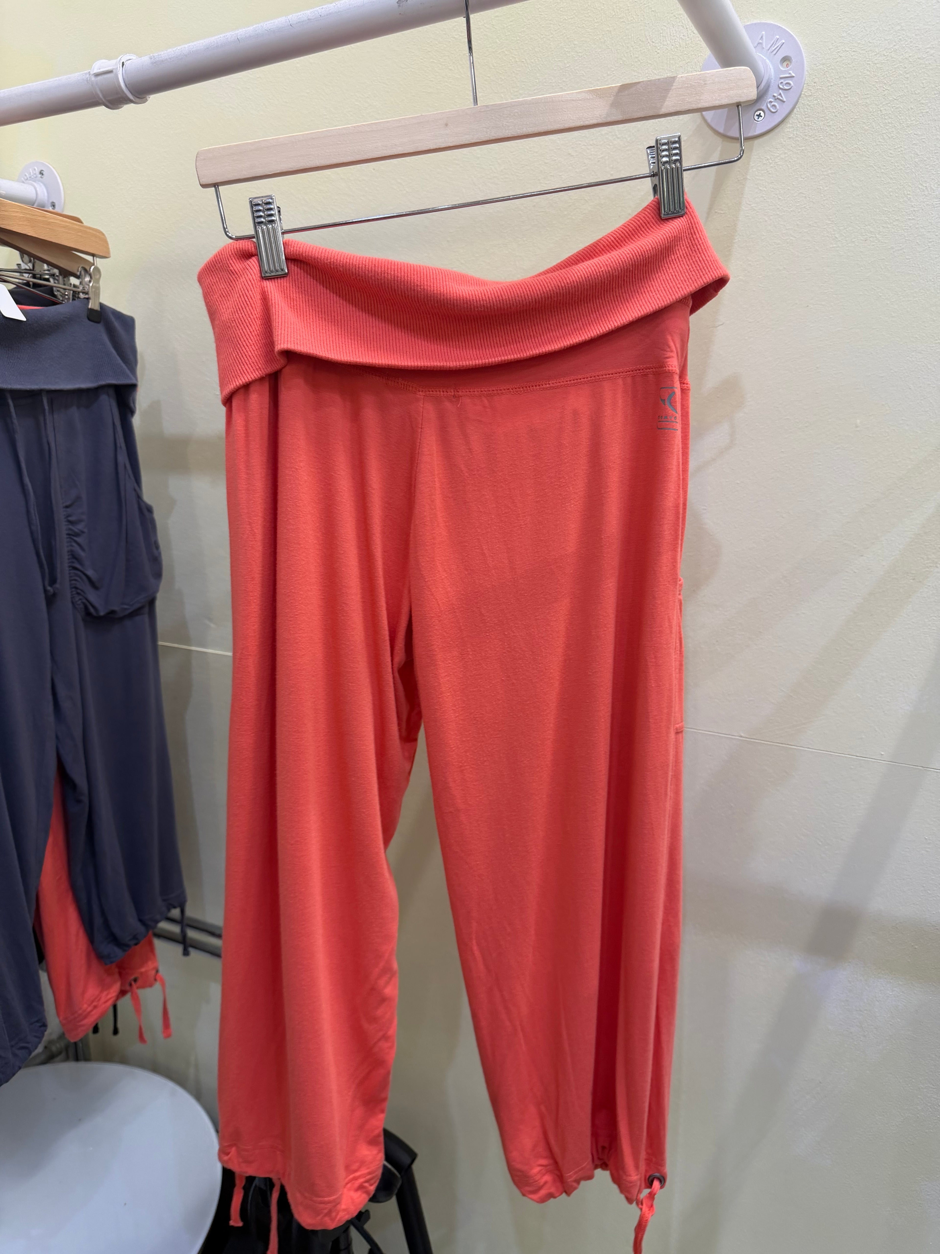 Foldover capris coral