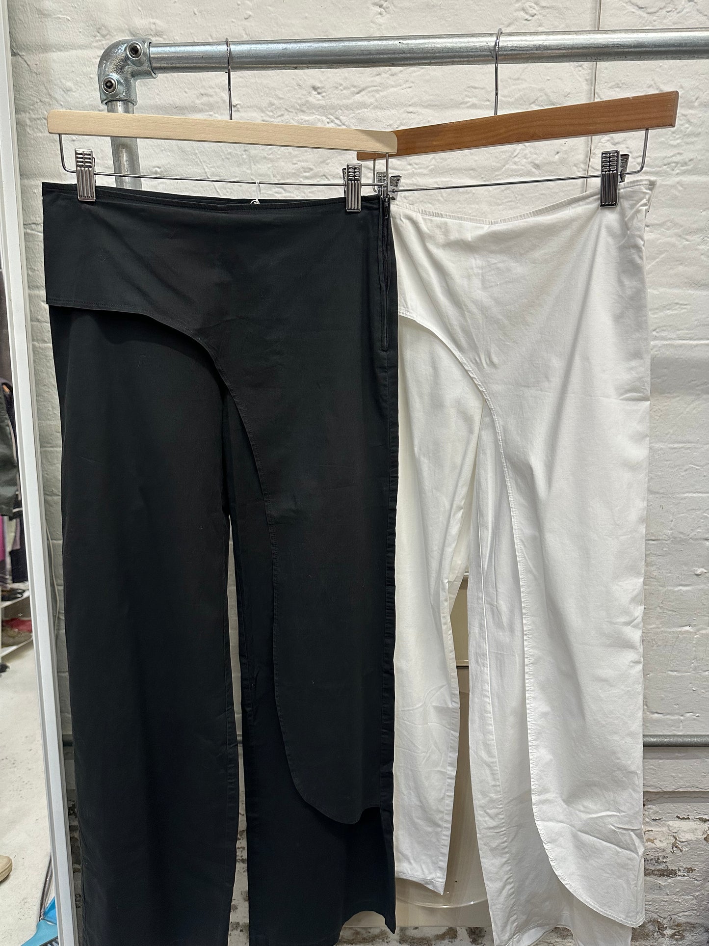 White Cache cache trousers eu38