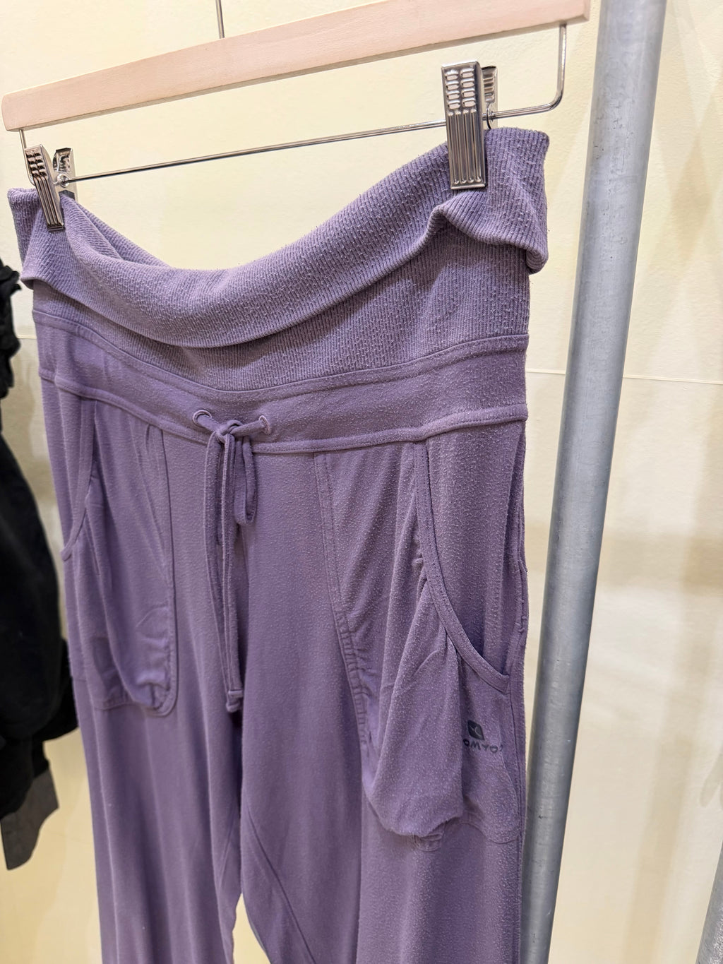 Fold over capris small
