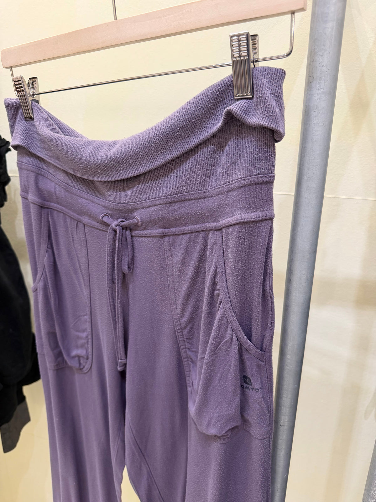 Fold over capris small