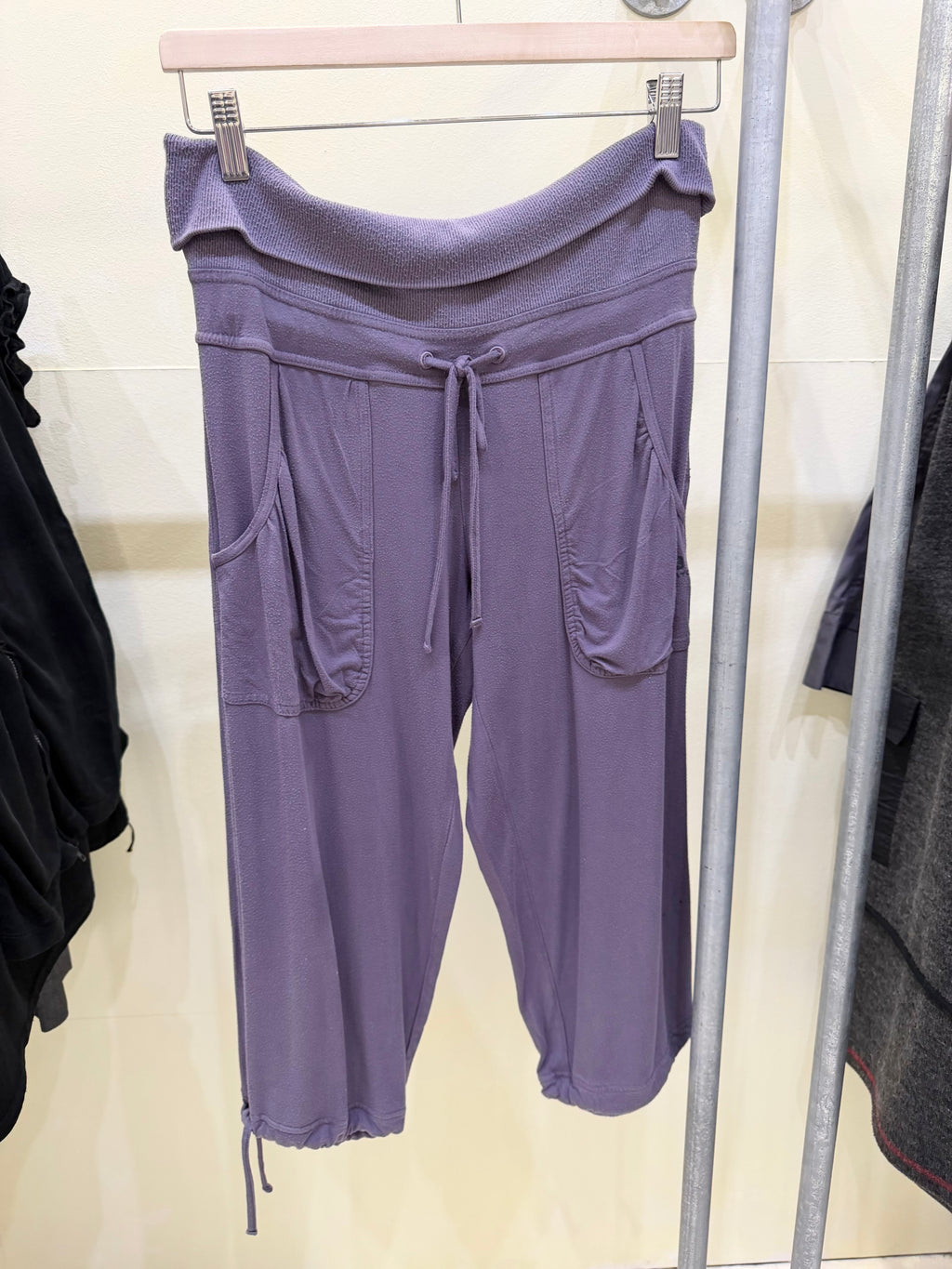Fold over capris small