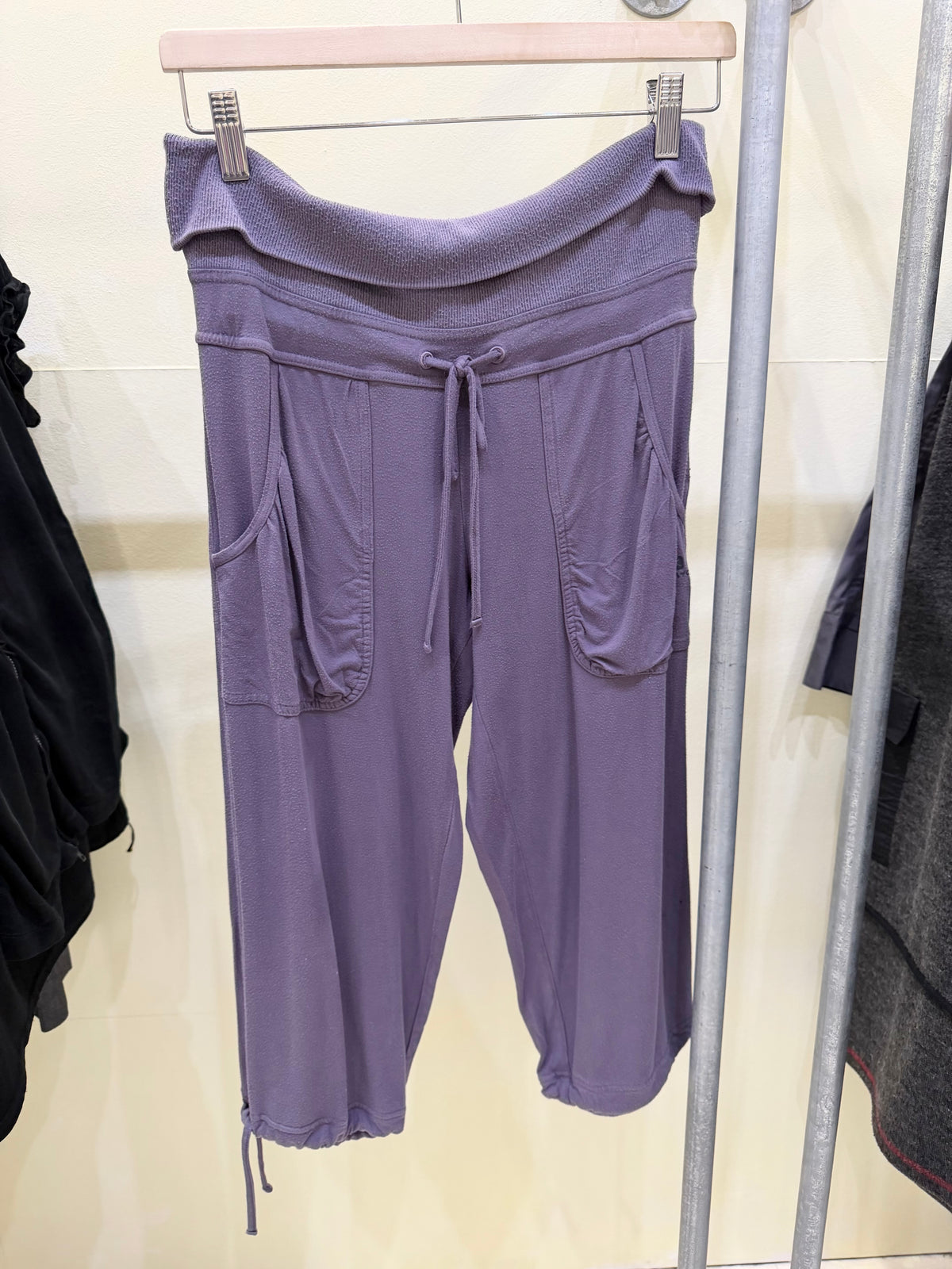 Fold over capris small