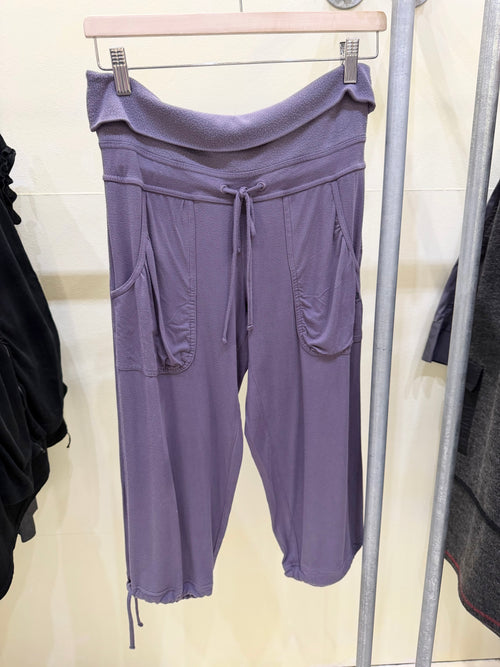 Fold over capris small