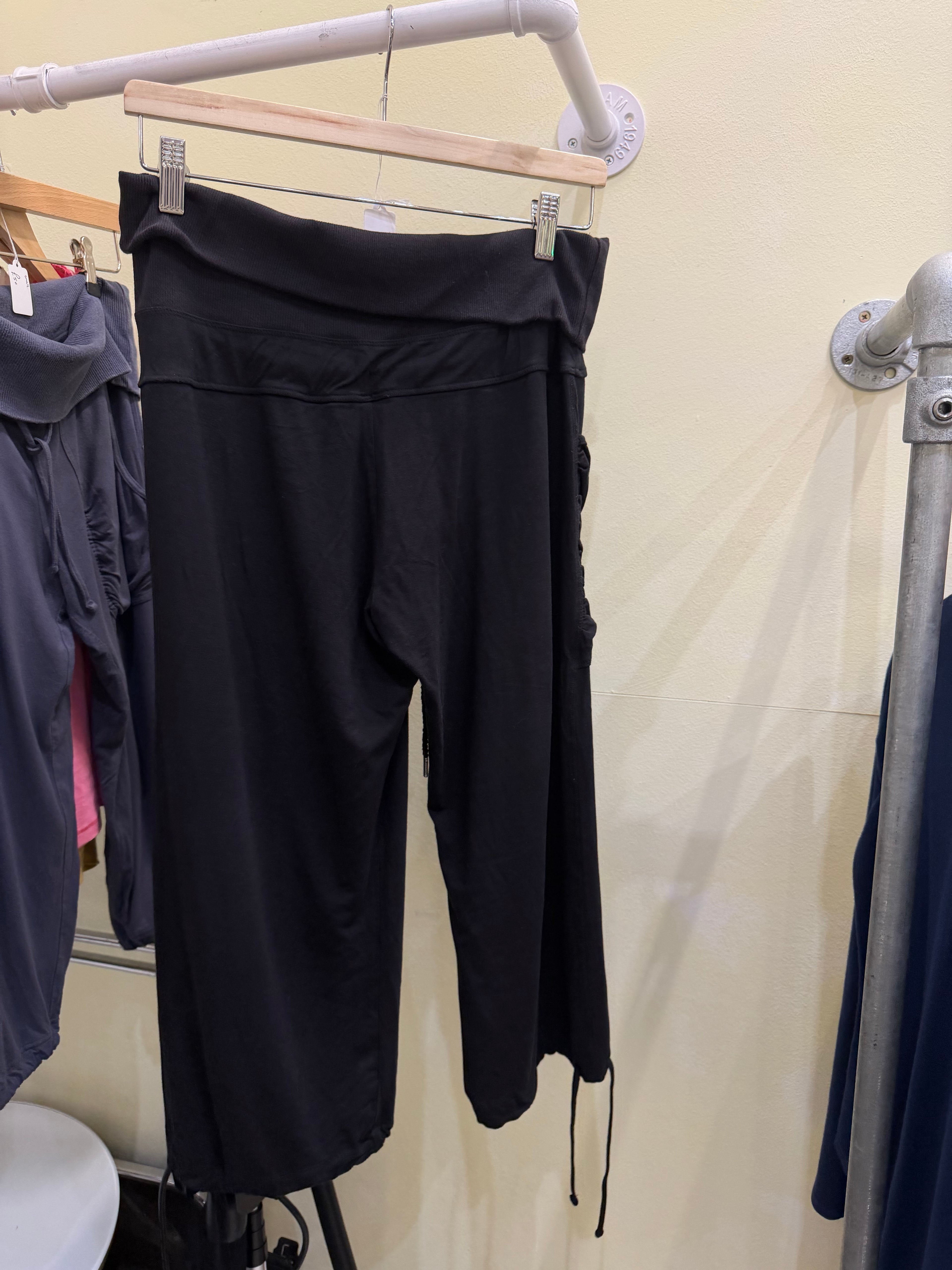 Foldover capris black m/L