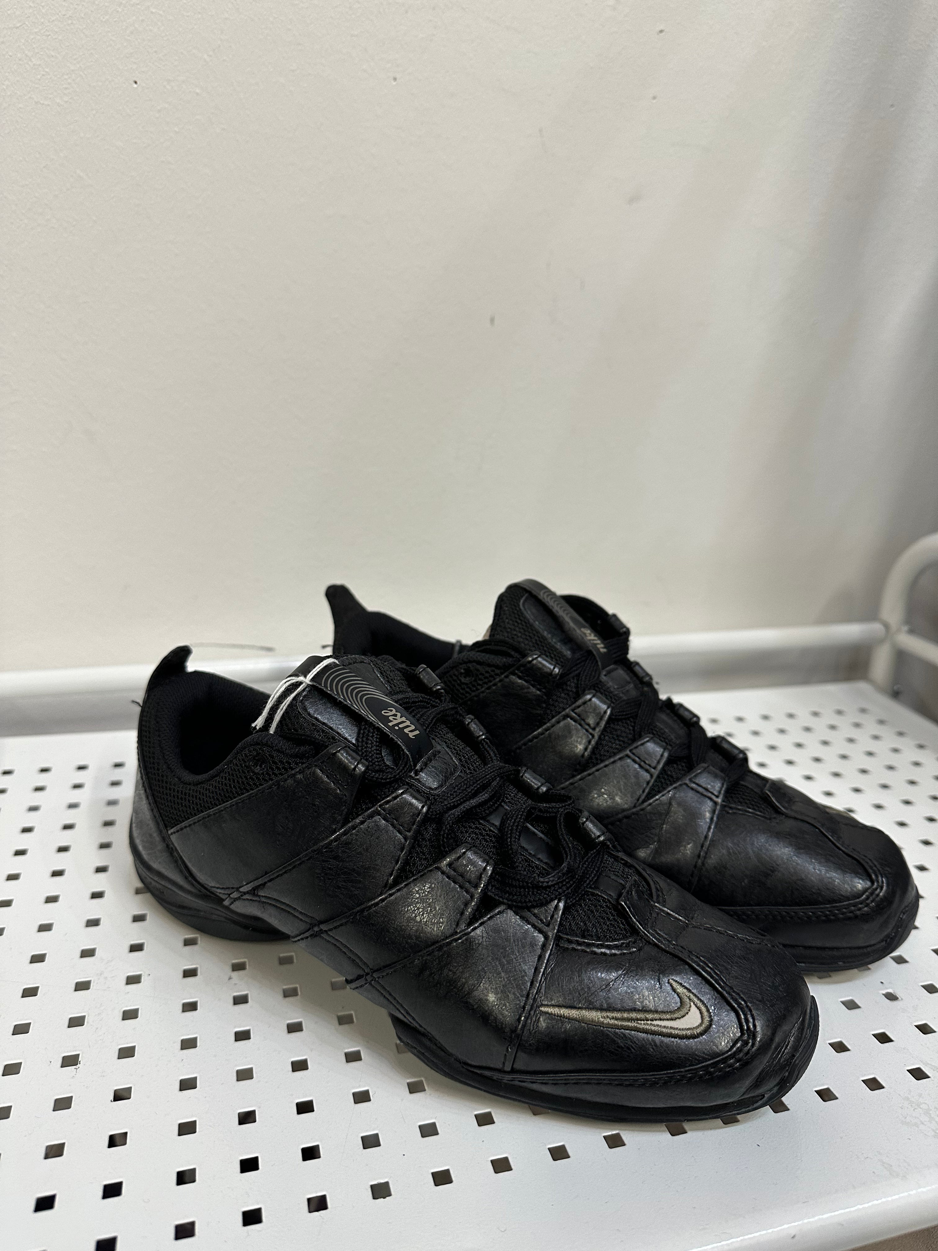 Vintage Nike trainers 2006 UK5