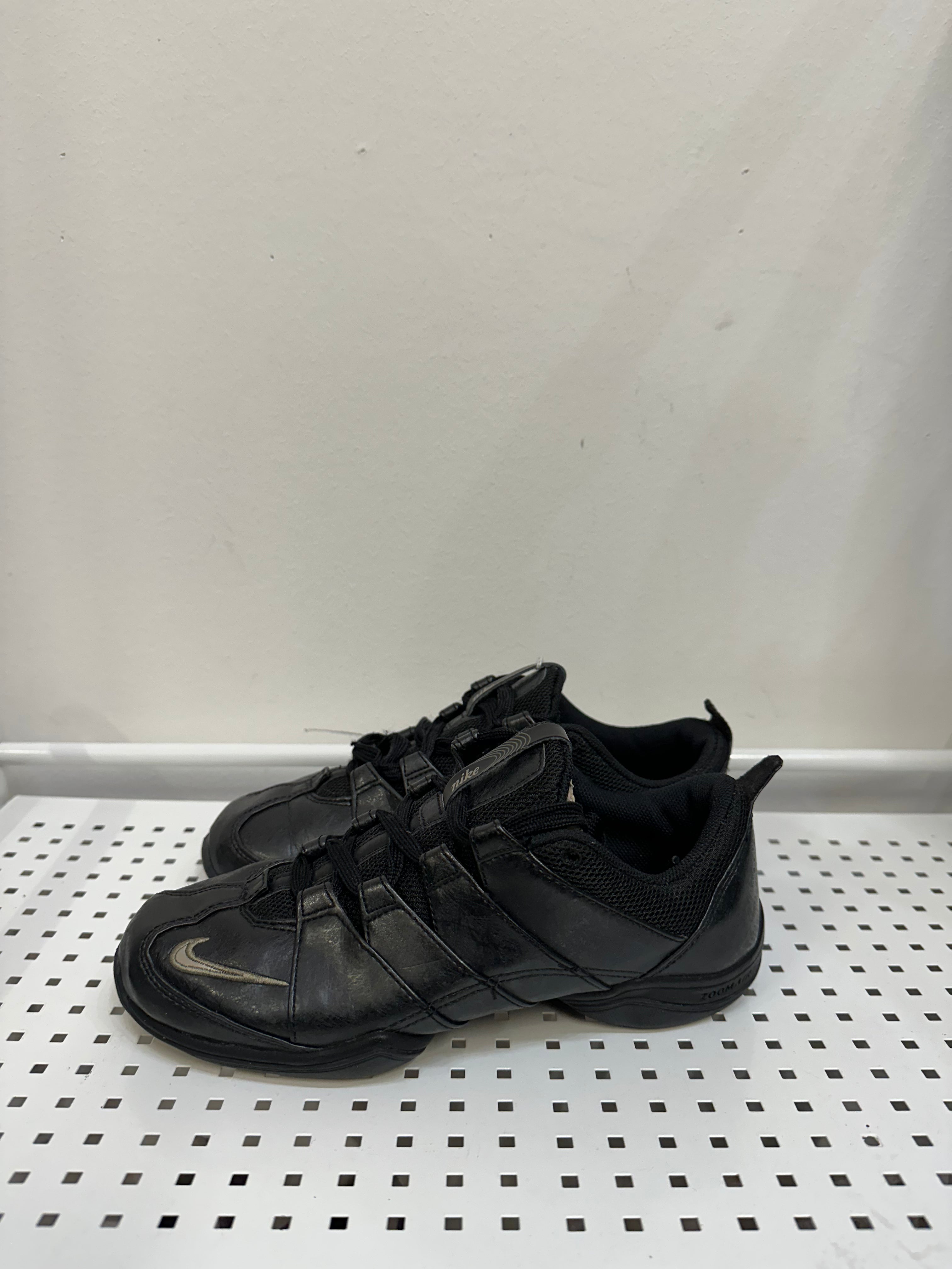 Vintage Nike trainers 2006 UK5