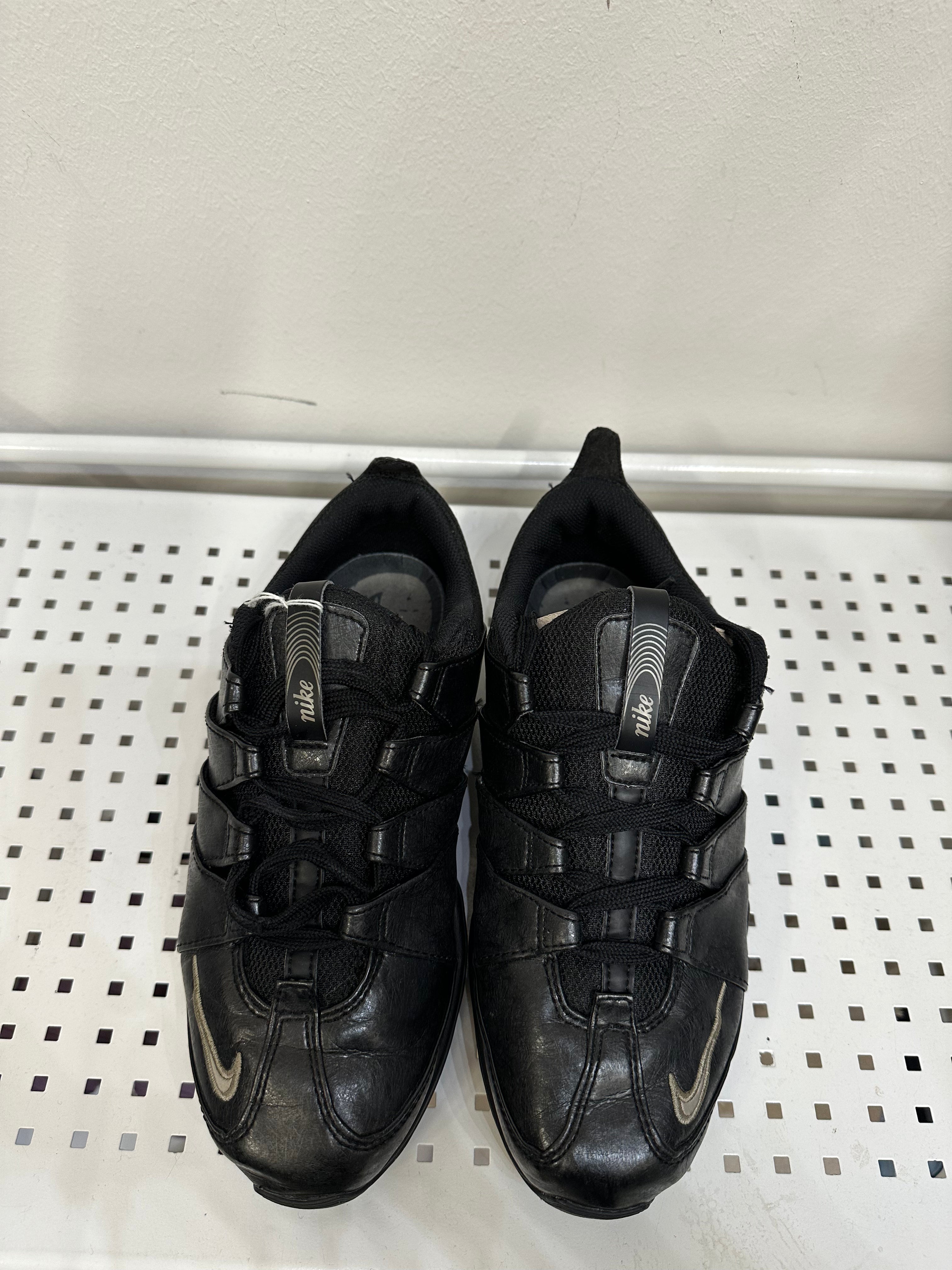 Vintage Nike trainers 2006 UK5
