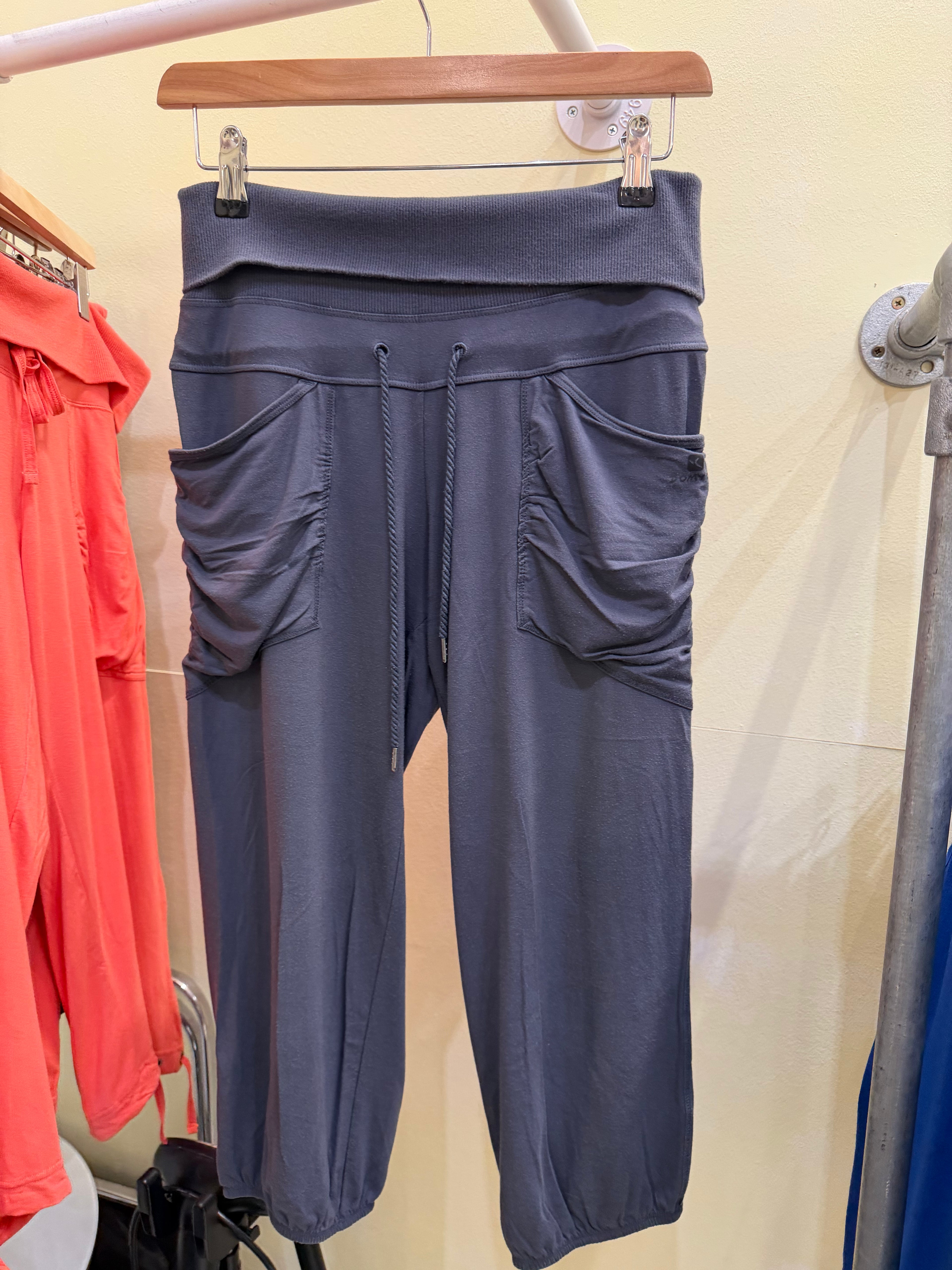 Foldover capris navy